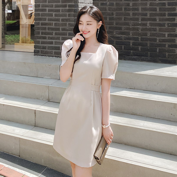 품격있는 무드의 스퀘어넥 셔링퍼프소매 슬림핏 H라인 미니원피스 dress