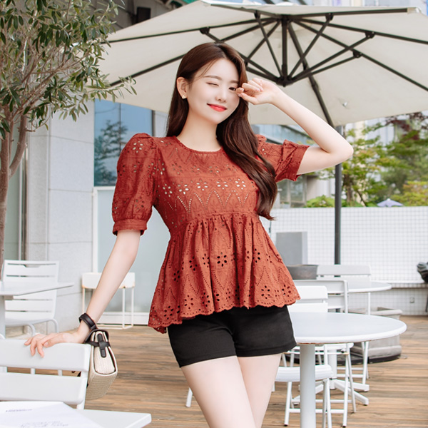 bs5225 통기성이 좋아 시원하게 입기 좋은 군살커버 라운드넥 퍼프소매 펀칭 블라우스 blouse
