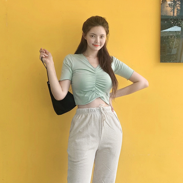 ts2107 물결 쉐입의 끝단 디테일이 돋보이는 중앙 셔링 크롭 반팔 티 tee