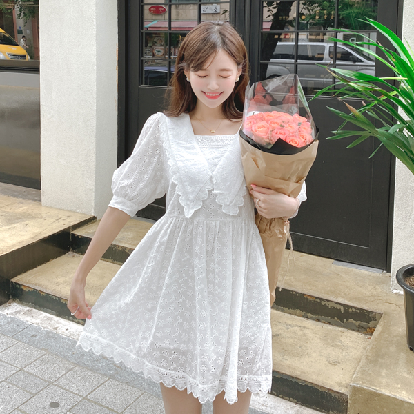op9431 페이스라인을 화사하게 비춰주는 레이스 빅카라 펀칭 포인트 스퀘어넥 미니원피스 dress