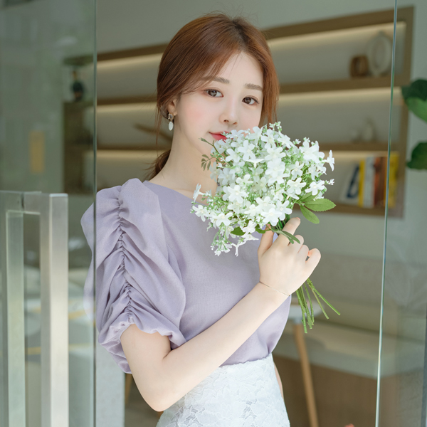 bs5260 볼륨감 있는 실루엣의 퍼프 셔링 슬리브 블라우스 blouse