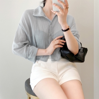 얇은 시스루 패브릭으로 완성된 크롭 기장 긴팔 여름 블라우스 blouse