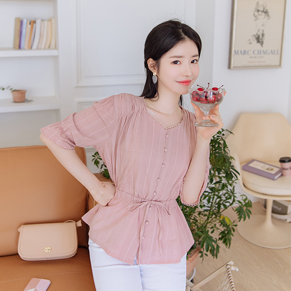 bs5286 페미닌한무드 가득한 콩단추 디테일의 허리스트링 블라우스 blouse