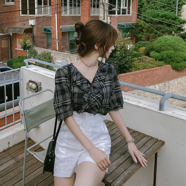 bs5297 걸리쉬한 무드가 느껴지는 프릴 체크 블라우스 blouse