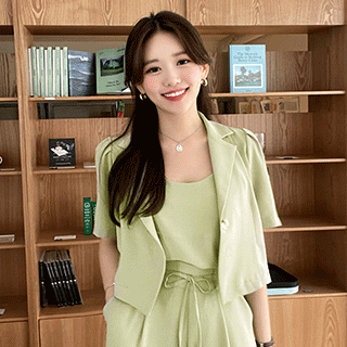 가볍게 입기 좋은 트렌디한 무드의 퍼프 소매 원버튼 반팔 숏자켓 jacket  여름 자켓