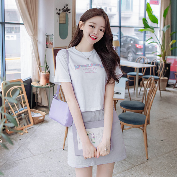 ts2149 악어 캐릭터와 영문 레터링 포인트로 완성된 트렌디 무드의 데일리 크롭티 tee
