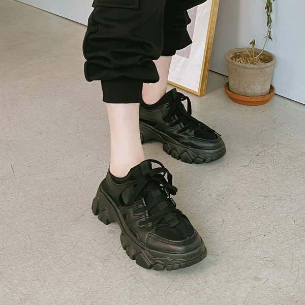 sh1936 유연한 소재로 편안하게 신기 좋은 스트랩 아웃솔 어글리 스니커즈 shoes