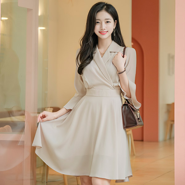 op9681 페미닌한 무드 가득한 랩디자인과 리본 스트랩의 카라넥 플레어라인 미디원피스 dress