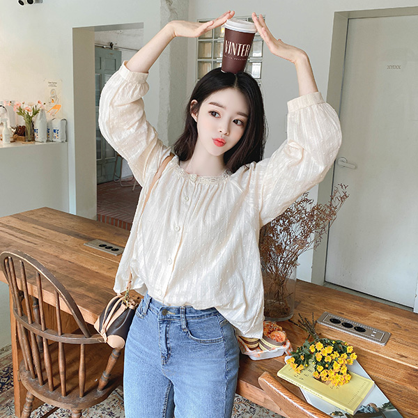 bs5408 청순함 가득한 레이스 트리밍의 번아웃 도트패턴 스퀘어넥 블라우스 blouse