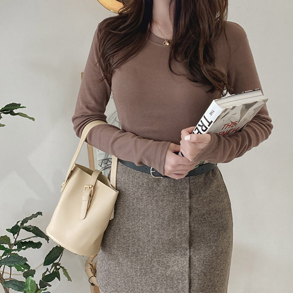 bg1125 내추럴한 쉐입과 심플한 디자인으로 자꾸만 손이 가는 버클 숄더백 bag