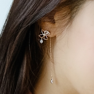 청순하고 로맨틱한 큐빅 나비 장식의 롱 드롭 은침 이어링 earring