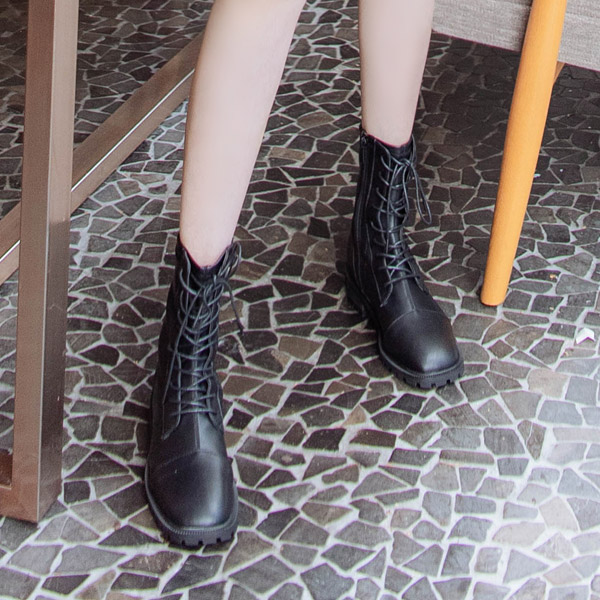 sh1984 트렌디한 스퀘어토 쉐입의 레이스업 미들 워커부츠 shoes