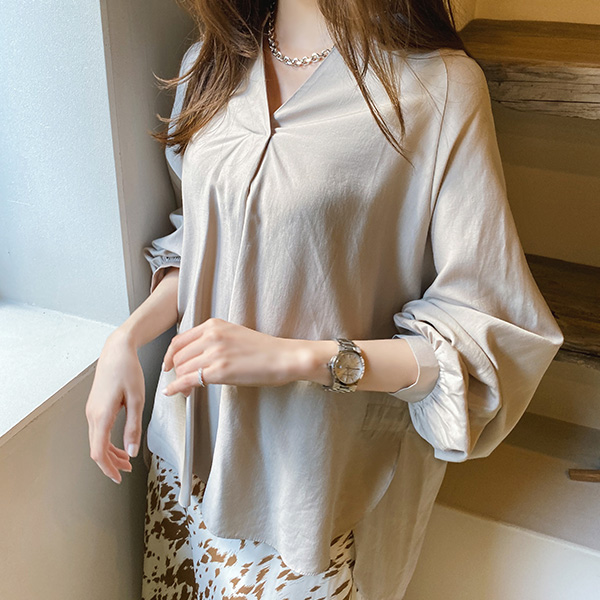bs5433 로우 실키 스트링 블라우스 Beige