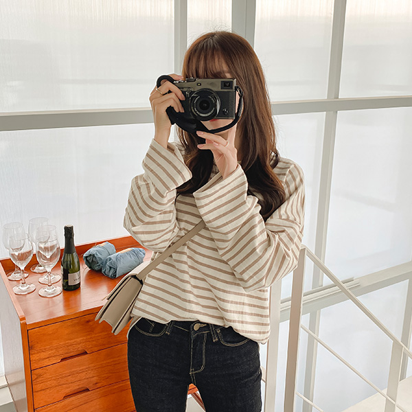 ts2202 탄탄한 패브릭과 캐주얼한 스트라이프 패턴의 루즈핏 라운드넥 데일리티셔츠 tee