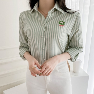 달콤한 컬러감으로 완성된 스트라이프 패턴 코튼 셔츠 blouse