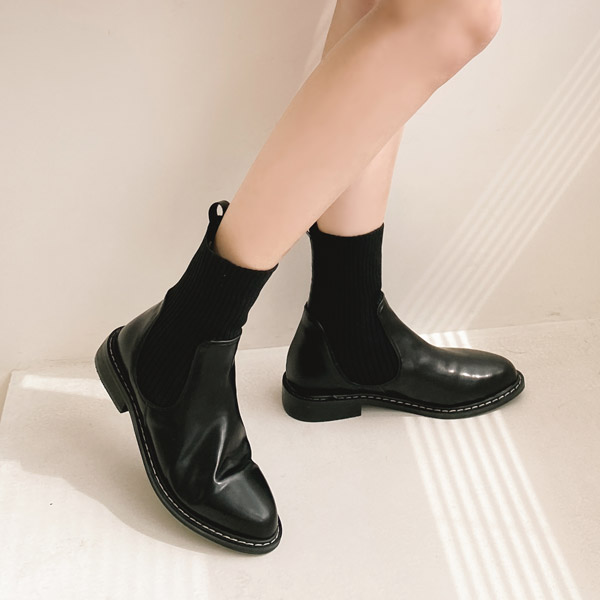sh1998 깔끔하고 트렌디한 무드의 니트배색 로우굽 삭스 앵클부츠 shoes