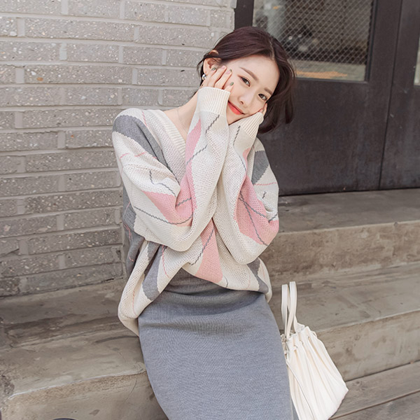 nt2325 센스있게 스타일 내기 좋은 도톰한 두께의 아가일 패턴 V넥 루즈핏 니트 knit