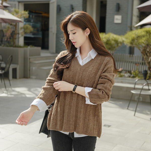 nt2327 소프트한 터치감이 느껴지는 포근한 울혼방 소재감의 꽈배기 루즈핏 V넥 니트탑 knit