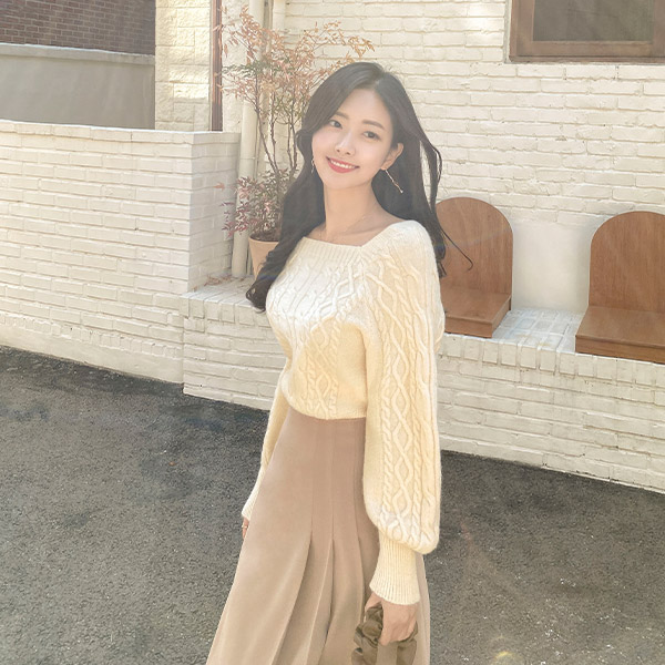 nt2342 여리여리한 스퀘어넥 디자인의 꽈배기패턴 벌룬소매 래글런 니트티 knit