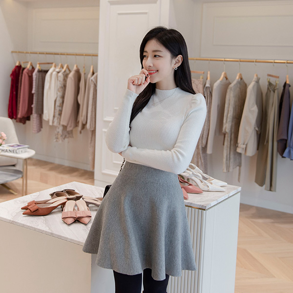 nt2383 톤다운된 5컬러 구성과 러블리한 퍼프숄더 디자인의 슬림핏 반하이넥 목폴라 니트티 knit