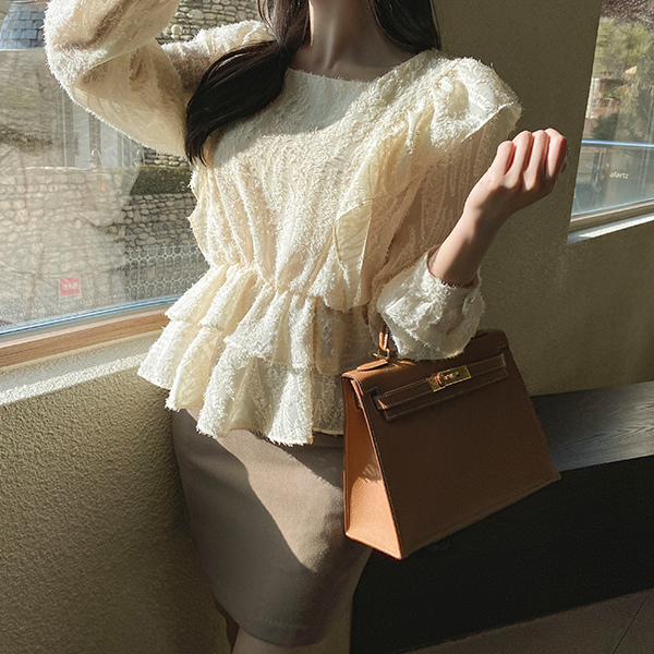 bs5526 여리한 날개사와 밑단프릴 페플럼 디자인의 허리밴딩 스퀘어넥 블라우스 blouse