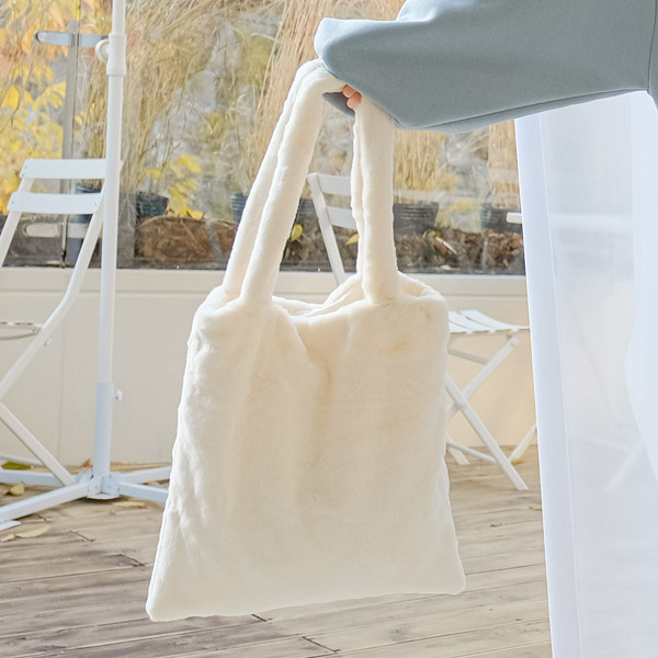 bg1173 따뜻하고 부드러운 페이크 퍼로 완성된 스퀘어 데일리 숄더백 bag