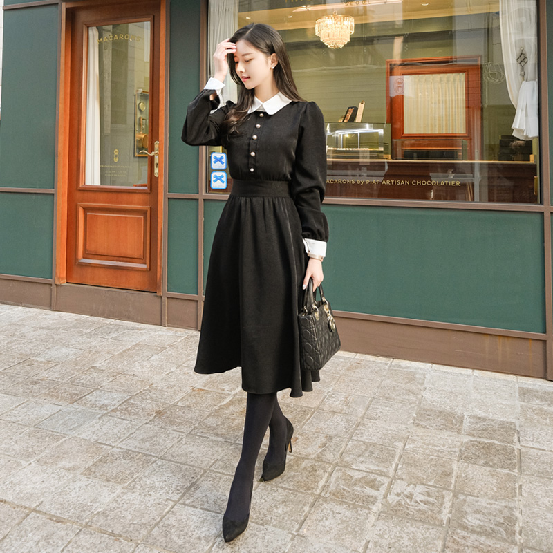클래식하고 우아한 무드의 은은한 광택 소재 진주장식 플레어 롱원피스 dress 벚꽃룩