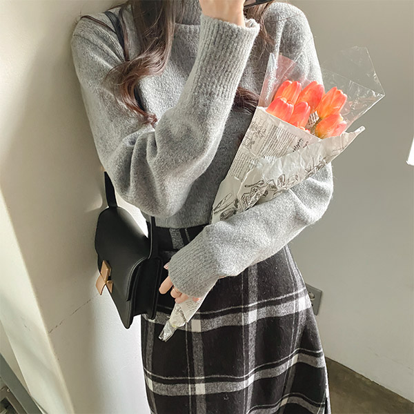 nt2476 롱한 비율을 완성해드리는 세미크롭 기장의 무지 폴라넥 니트 knit