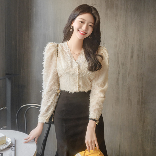 bs5565 로맨틱한 날개사 패브릭의 레이스 트리밍 V넥 블라우스 blouse