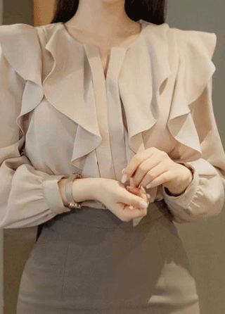 bs5569 여성스러운 러플 디자인과 은은한 광택감의 V트임 블라우스 blouse