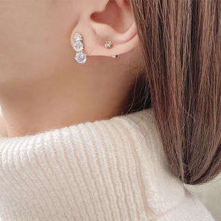 ac4837 스페셜한 무드를 선사하는 3단 큐빅 포인트 이어링 earring