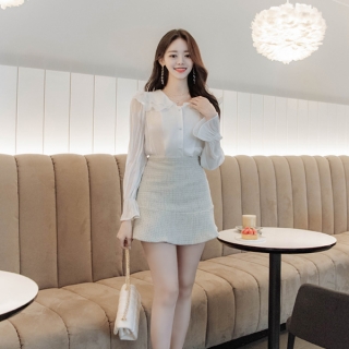 영롱한 골드사 트위드 패브릭의 밑단 플레어라인 미니스커트 skirt
