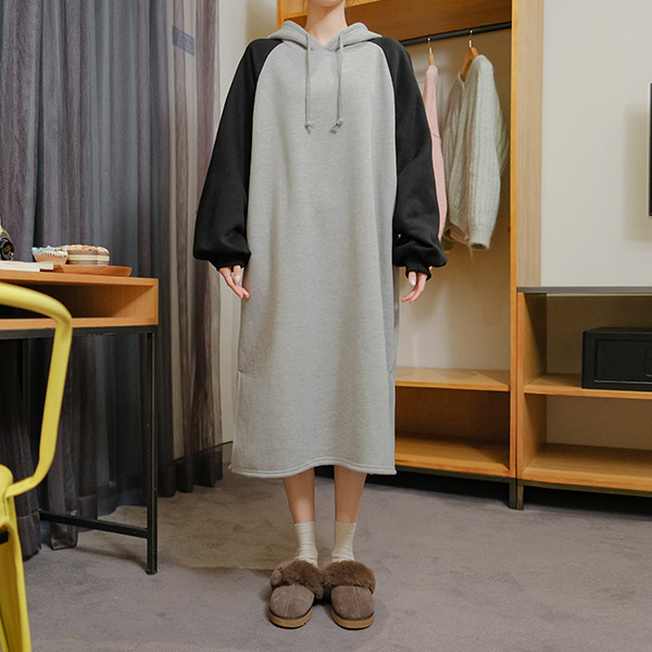 op10472 센스있는 레글런 배색디자인의 루즈핏 기모안감 H라인 후드 롱 원피스 dress