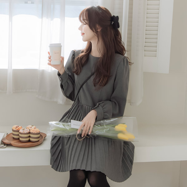 op10508 걸리시한 감성 가득한 플리츠 디자인의 숄더셔링 A라인 미니원피스 dress