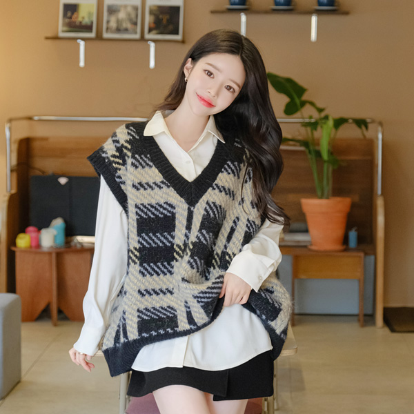 vs212 여유로운 루즈핏으로 완성된 루즈핏 브이넥 체크 울 니트 조끼 vest