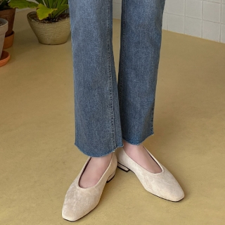 포근한 컬러감의 심플 디자인 라운드 쉐입 스웨이드 플랫 슈즈 shoes