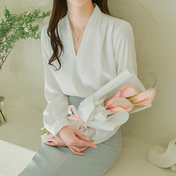bs5698 페이드 브이넥 핀턱 블라우스