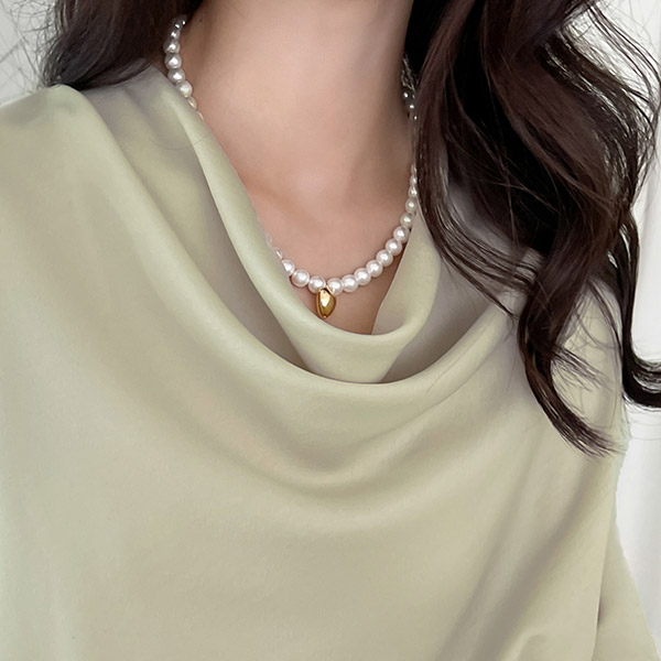 ac4944 러블리한 무드의 볼드한 핵진주 하트 네크리스 necklace