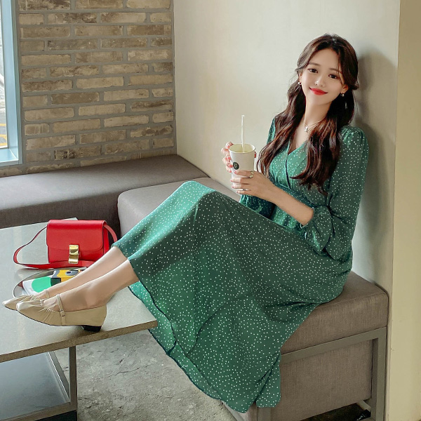 op11057 로맨틱한 무드의 도트 패턴 브이넥 플레어라인 롱 원피스 dress