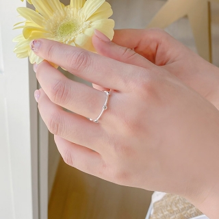 블링블링한 6개의 큐빅으로 장식된 심플 포인트 실버링 ring 벚꽃룩
