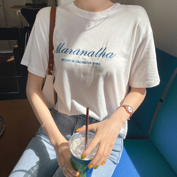 ts2460 감각적인 영문 레터링으로 깔끔하게 완성된 라운드넥 반팔티 tee