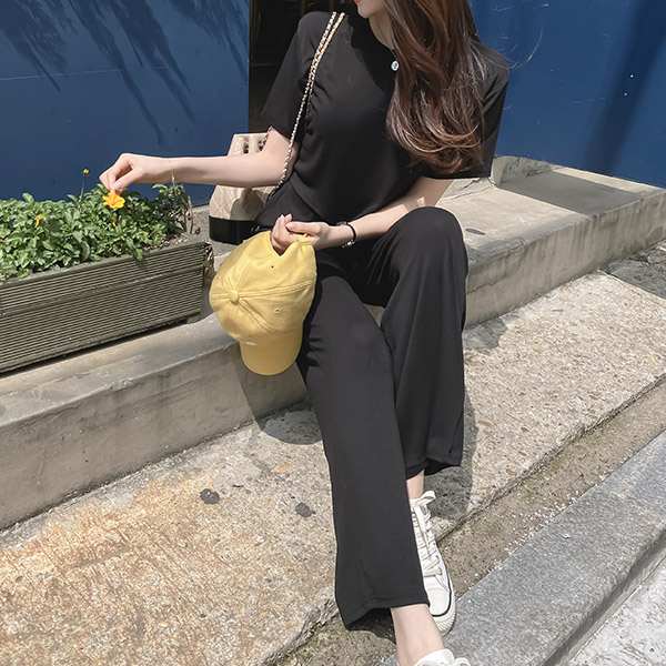 op11333 찰랑 촉촉한 패브릭의 루즈핏 크롭 티셔츠와 밴딩 팬츠 투피스 세트 two piece set