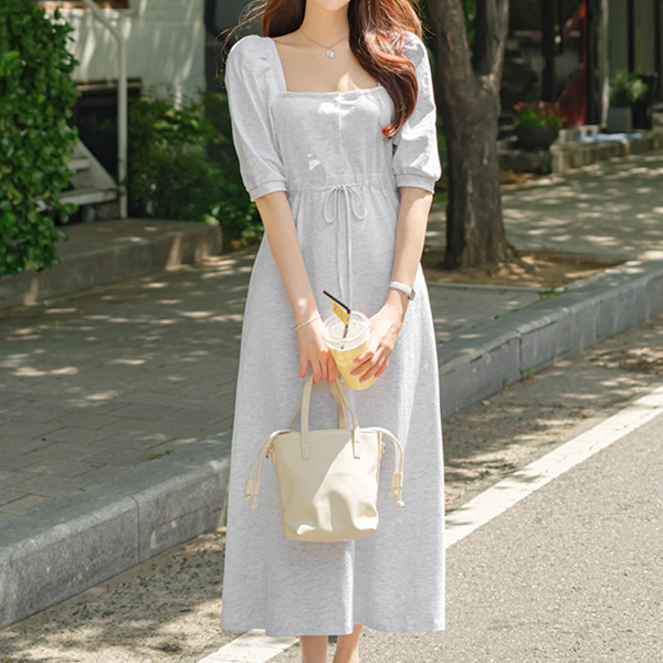 op11665 데일리한 코튼 패브릭과 허리스트링 디테일의 퍼프소매 스퀘어넥 플레어 롱 원피스 dress