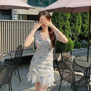 은은한 수채화 플라워 패턴과 랩디자인의 언발셔링 A라인 반팔 미니 원피스 dress 