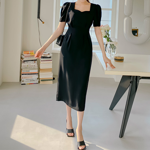 우아한 무드의 핀턱 포인트 퍼프 소매 하트넥 반팔 롱 원피스 여름 dress