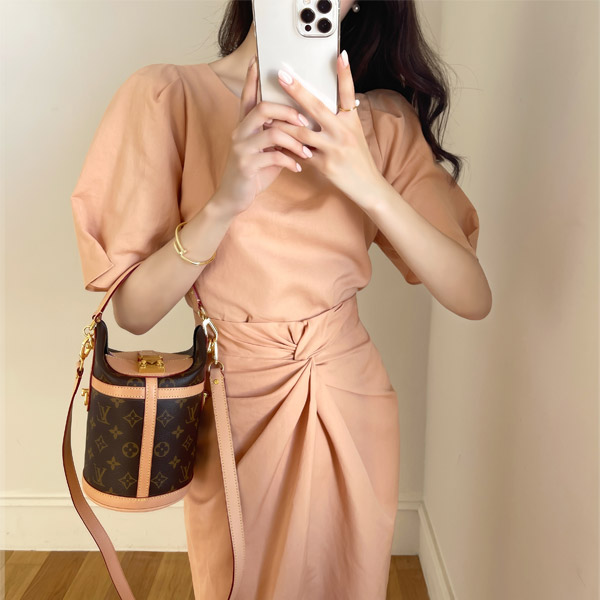 bs6047 크리미 코넬 블라우스