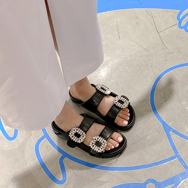 sh2359 화려한 큐빅 버클 포인트 통굽 슬리퍼 shoes