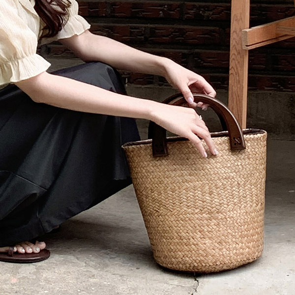 bg1343 퀄리티 높게 완성된 원목 핸들 라탄백 bag