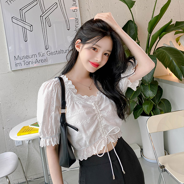 bs6125 화사한 2-way 잔꽃 펀칭 퍼프숄더 크롭 블라우스 blouse
