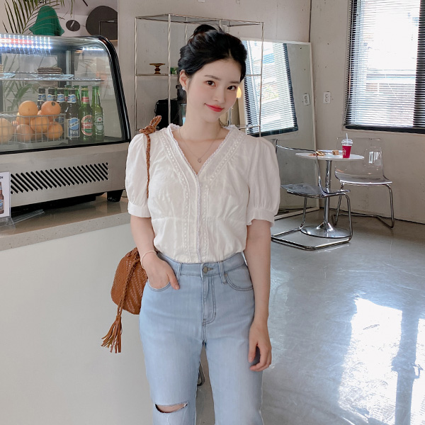 bs6126 빈티지 걸리쉬한 무드의 레이스 포인트 반팔 블라우스 blouse